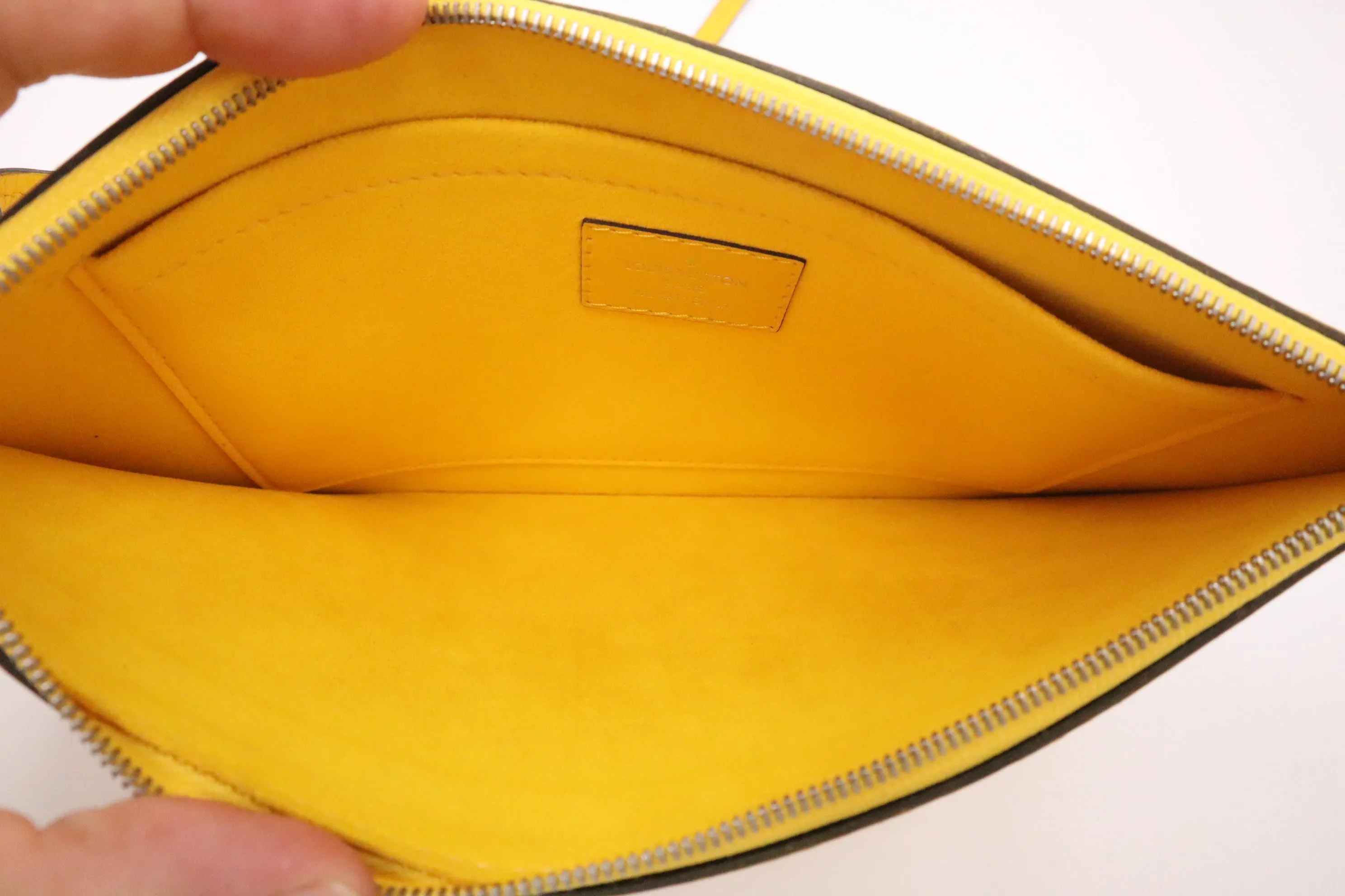 Louis Vuitton Neverfull MM in Yellow Epi Leather