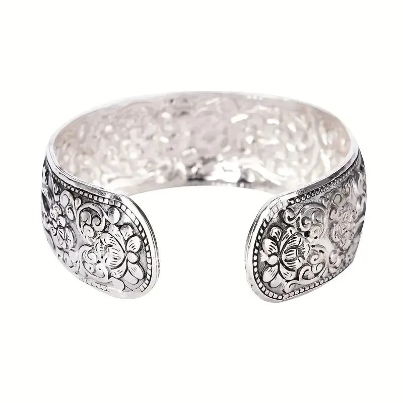 Silver Floral Bracelet at Bling & Bloom's Boutique | Adjustable Bracelets | Women's Gifts